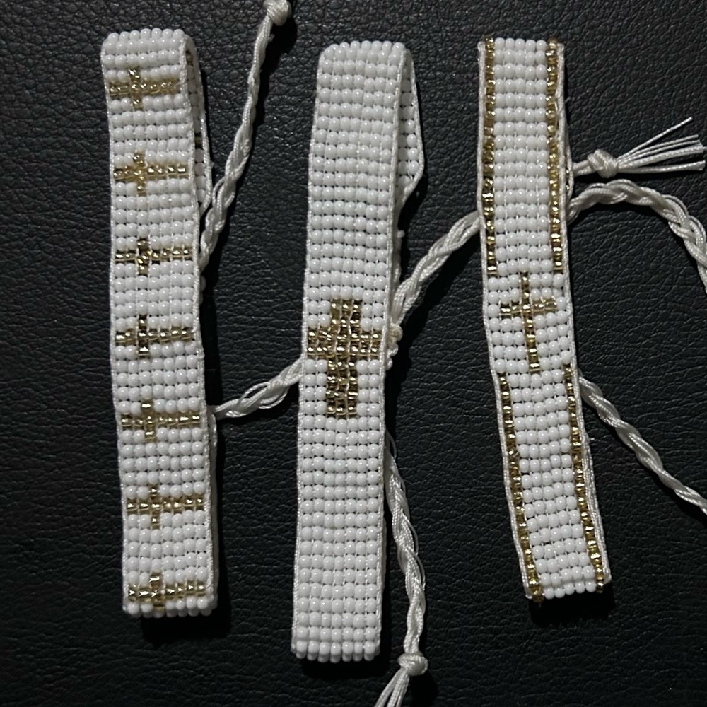 White and gold cross bracelets - Picture 1 of 4